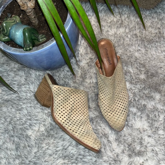 *MUST BE BUNDLED*•Jefferey Campbell• Suede Mules - Picture 8 of 8